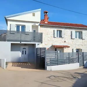 Valentino Apartman Tar-Vabriga